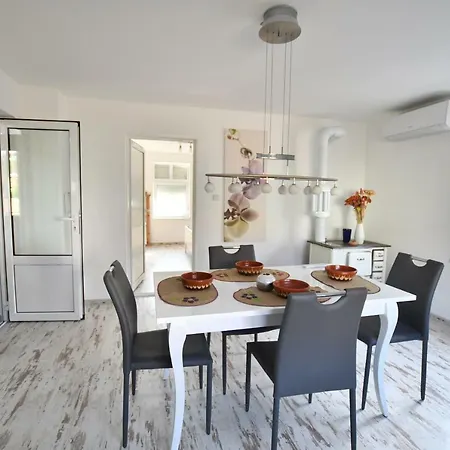 Domacinstvo Jovic Apartment *