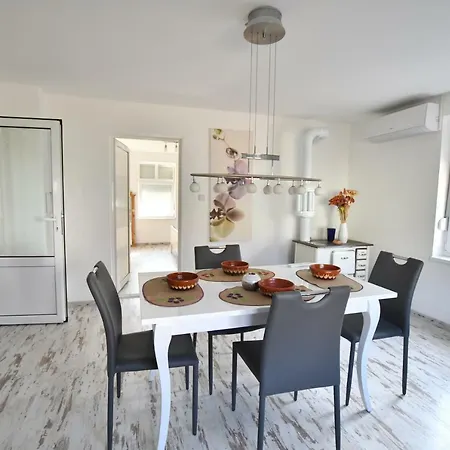 Domacinstvo Jovic Apartment *