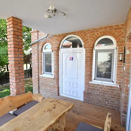 Apartment Domacinstvo Jovic *